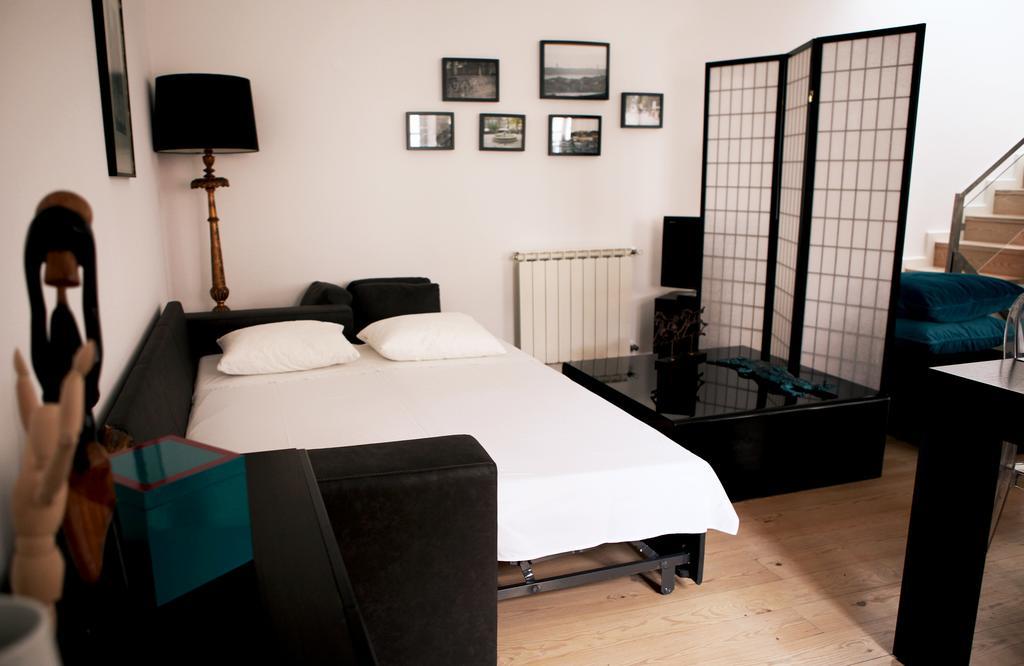 Triplex With Garage - Praca Das Flores Lisbon Room photo