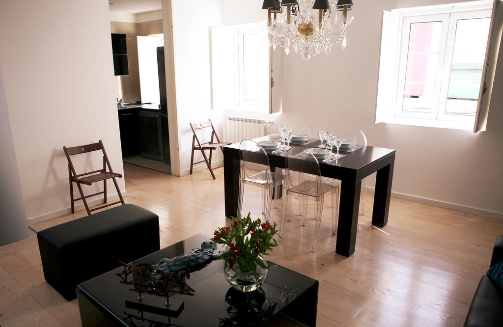 Triplex With Garage - Praca Das Flores Lisbon Room photo