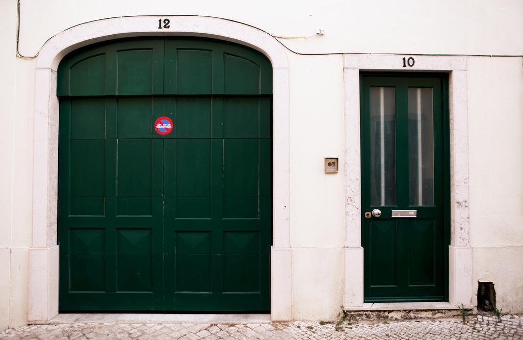 Triplex With Garage - Praca Das Flores Lisbon Room photo