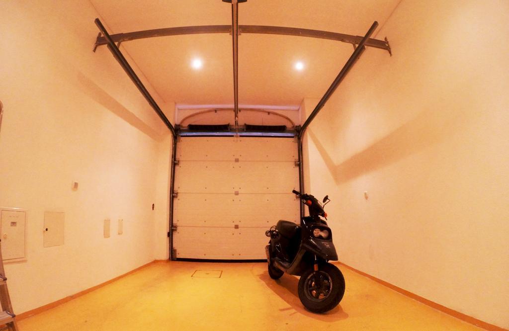 Triplex With Garage - Praca Das Flores Lisbon Room photo