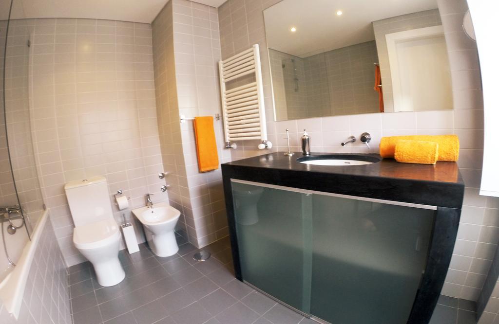 Triplex With Garage - Praca Das Flores Lisbon Room photo