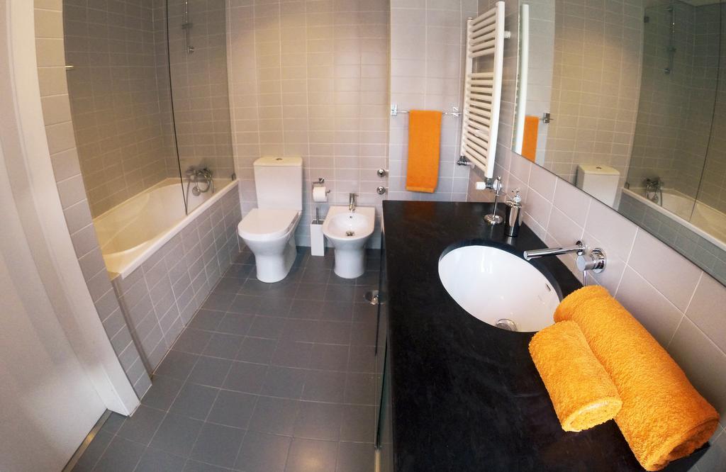 Triplex With Garage - Praca Das Flores Lisbon Room photo