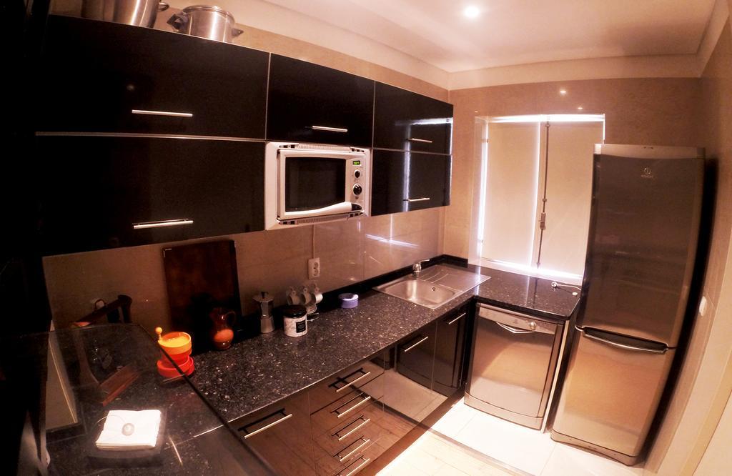 Triplex With Garage - Praca Das Flores Lisbon Room photo