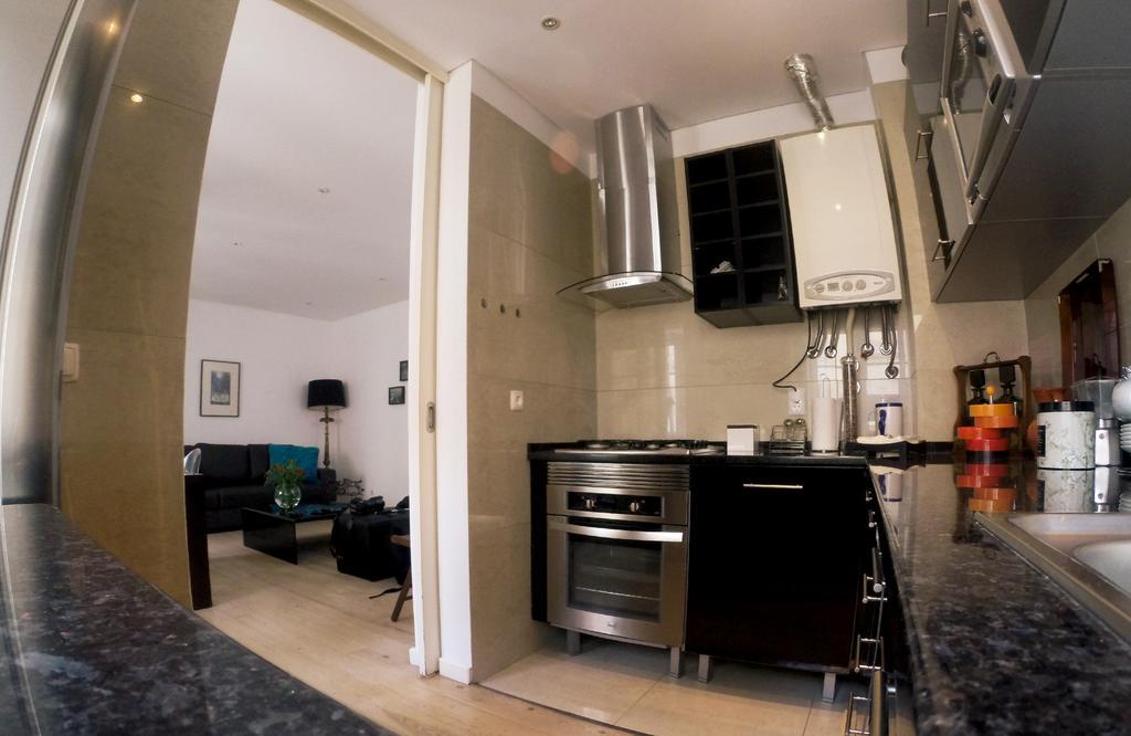 Triplex With Garage - Praca Das Flores Lisbon Room photo