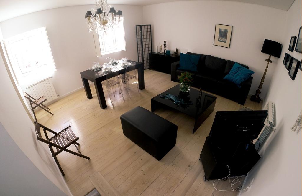 Triplex With Garage - Praca Das Flores Lisbon Room photo