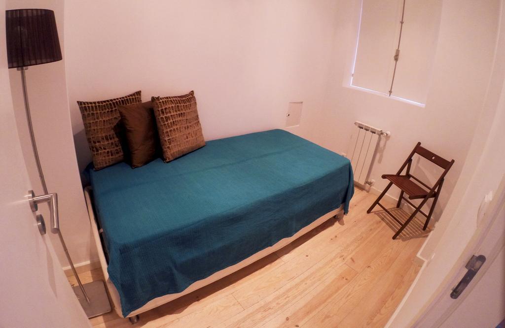 Triplex With Garage - Praca Das Flores Lisbon Room photo